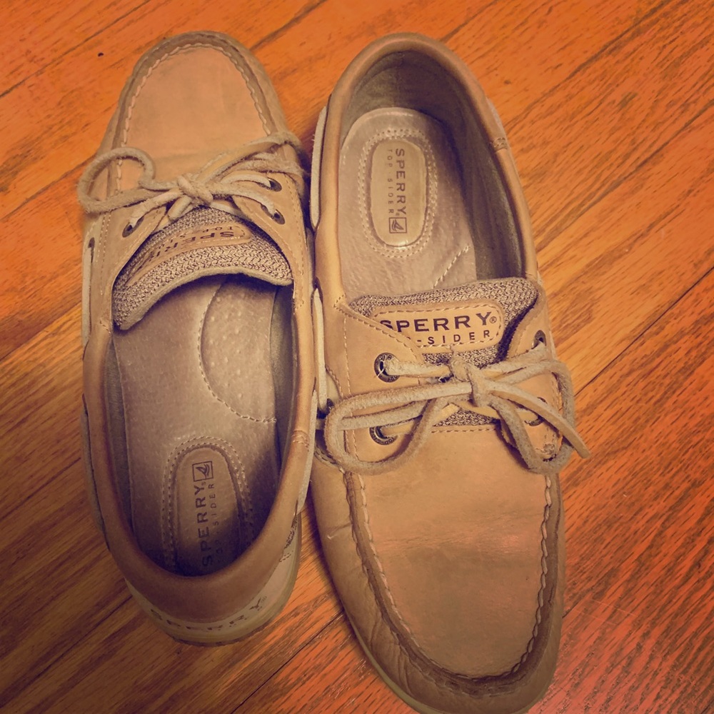 Women’s tan Sperrys